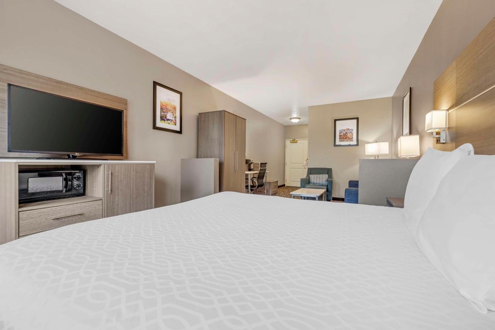 Best Western Plus Lake Elsinore Inn & Suites Buitenkant foto