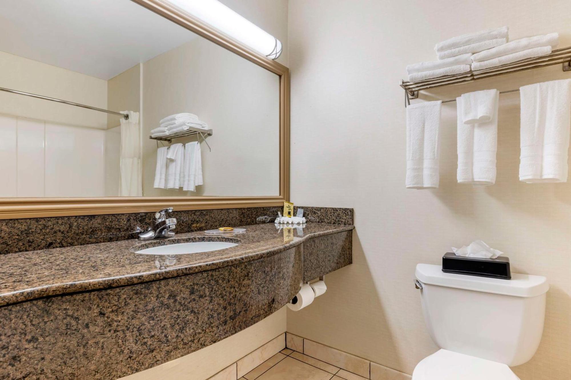 Best Western Plus Lake Elsinore Inn & Suites Buitenkant foto