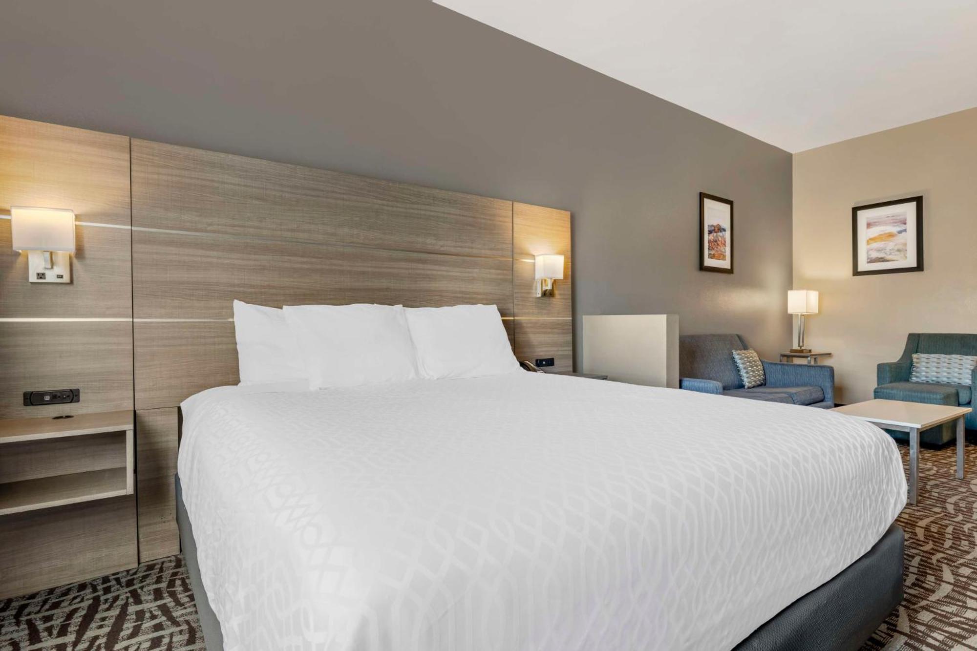 Best Western Plus Lake Elsinore Inn & Suites Buitenkant foto