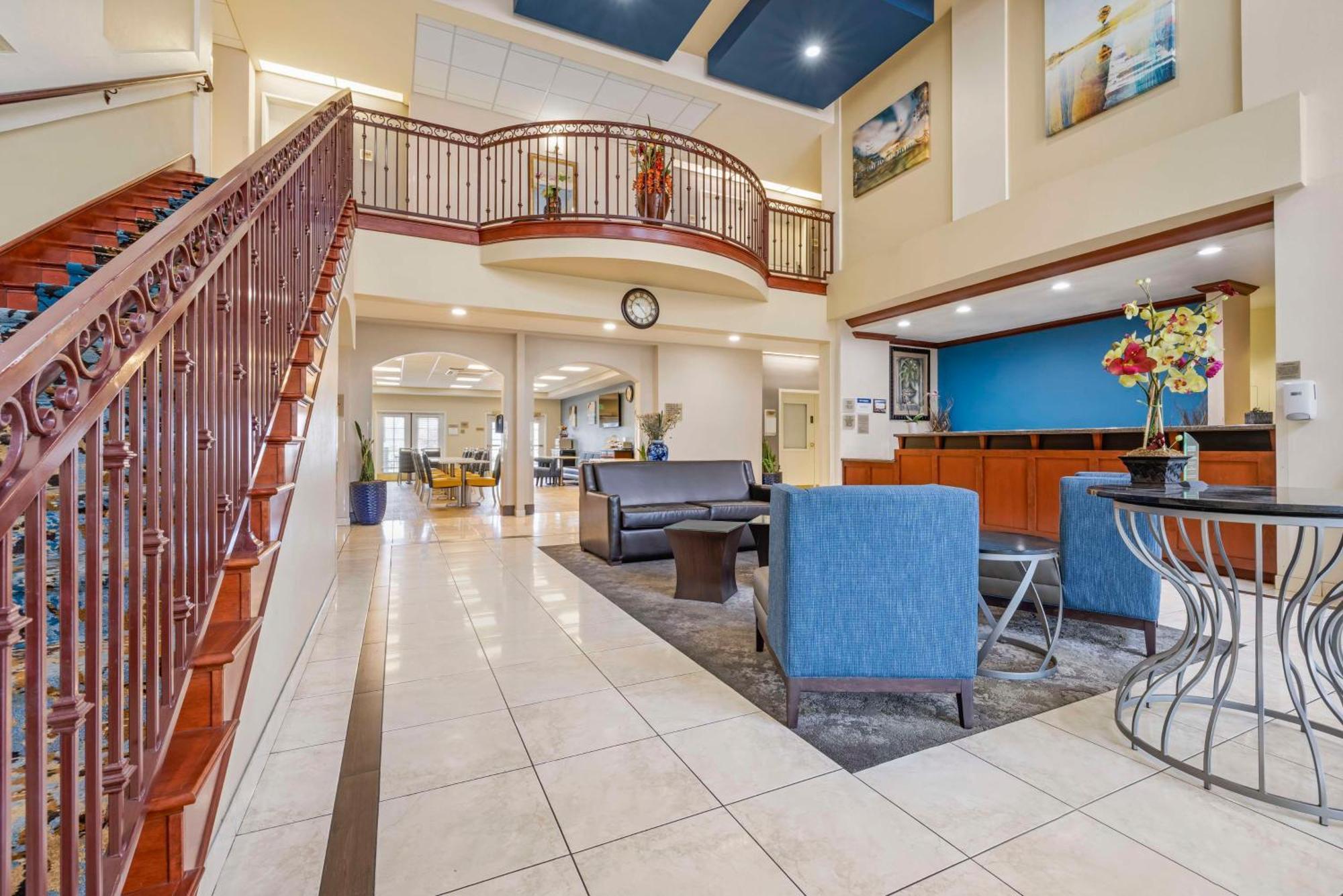 Best Western Plus Lake Elsinore Inn & Suites Buitenkant foto