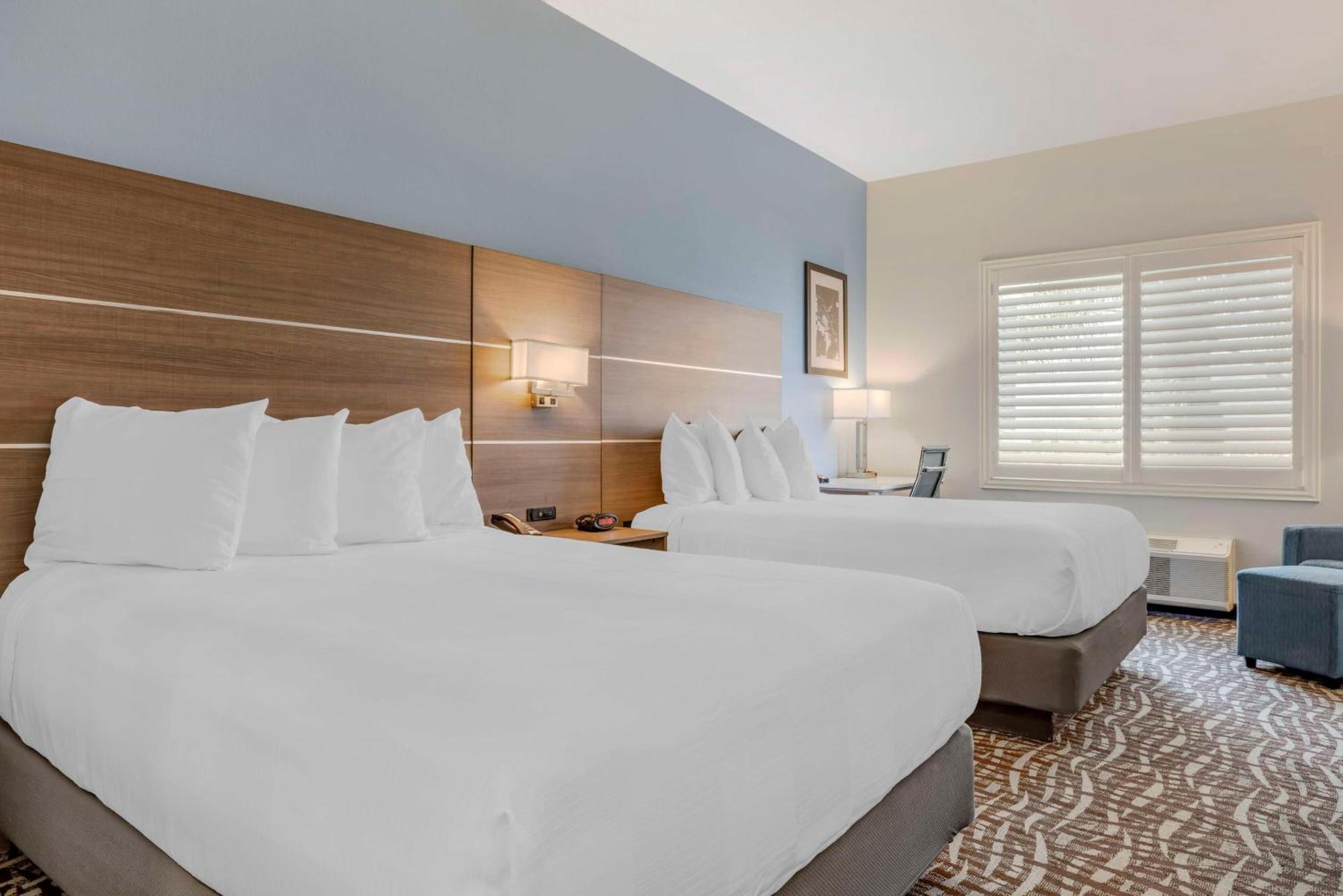 Best Western Plus Lake Elsinore Inn & Suites Buitenkant foto