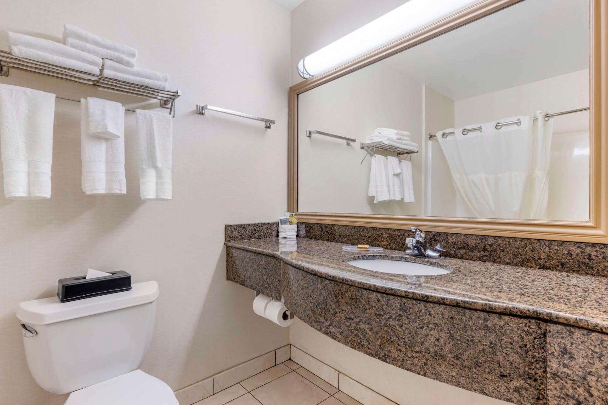 Best Western Plus Lake Elsinore Inn & Suites Buitenkant foto