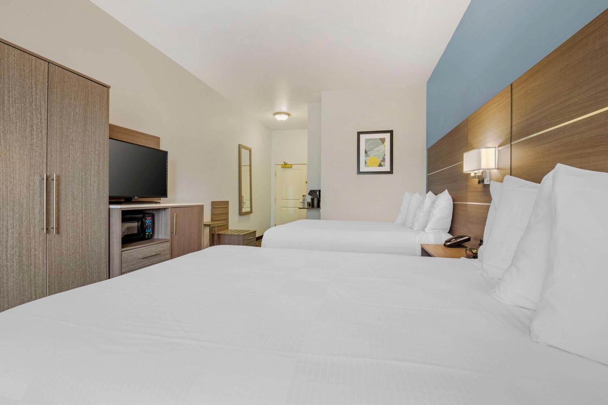 Best Western Plus Lake Elsinore Inn & Suites Buitenkant foto