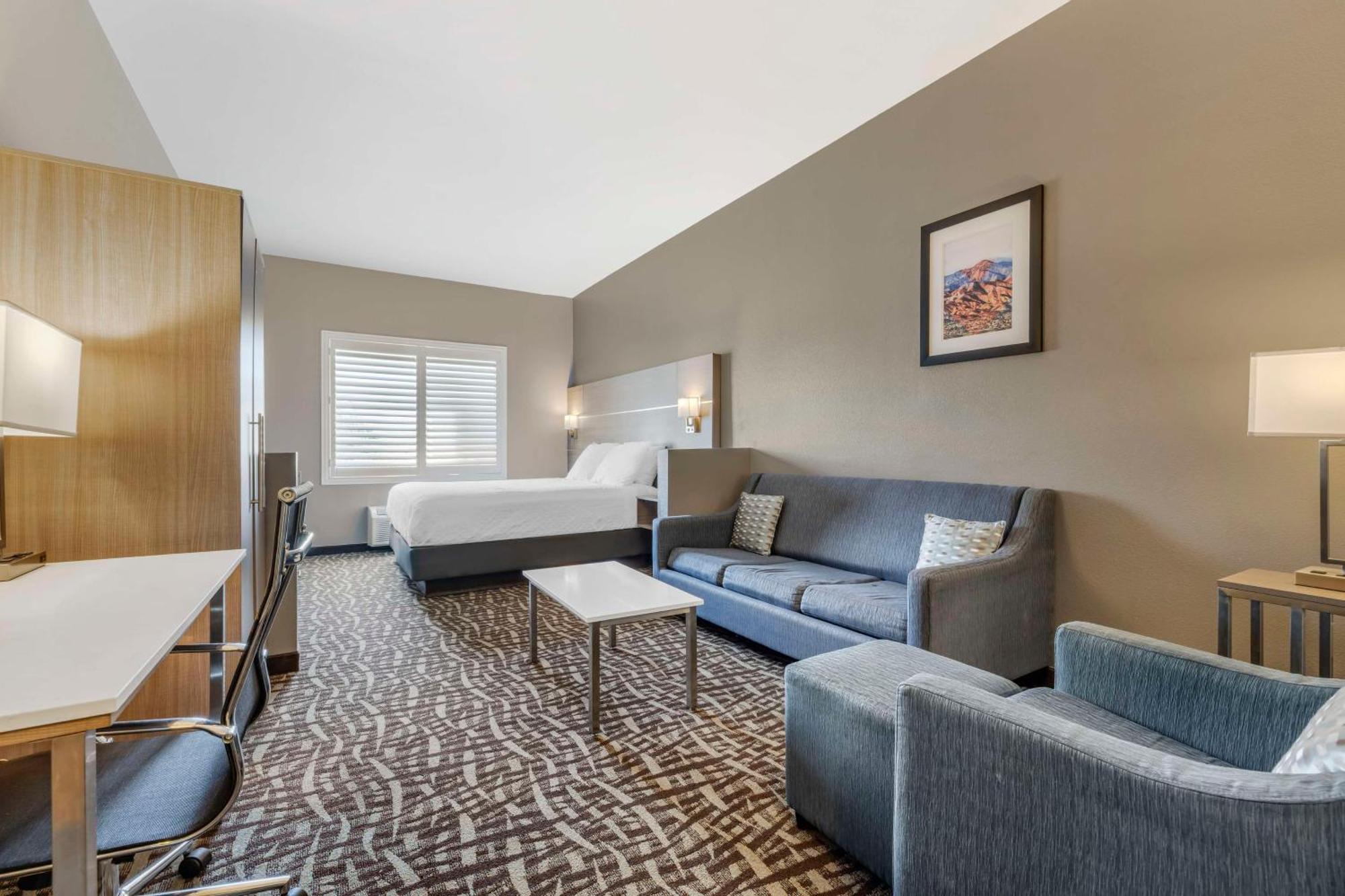 Best Western Plus Lake Elsinore Inn & Suites Buitenkant foto