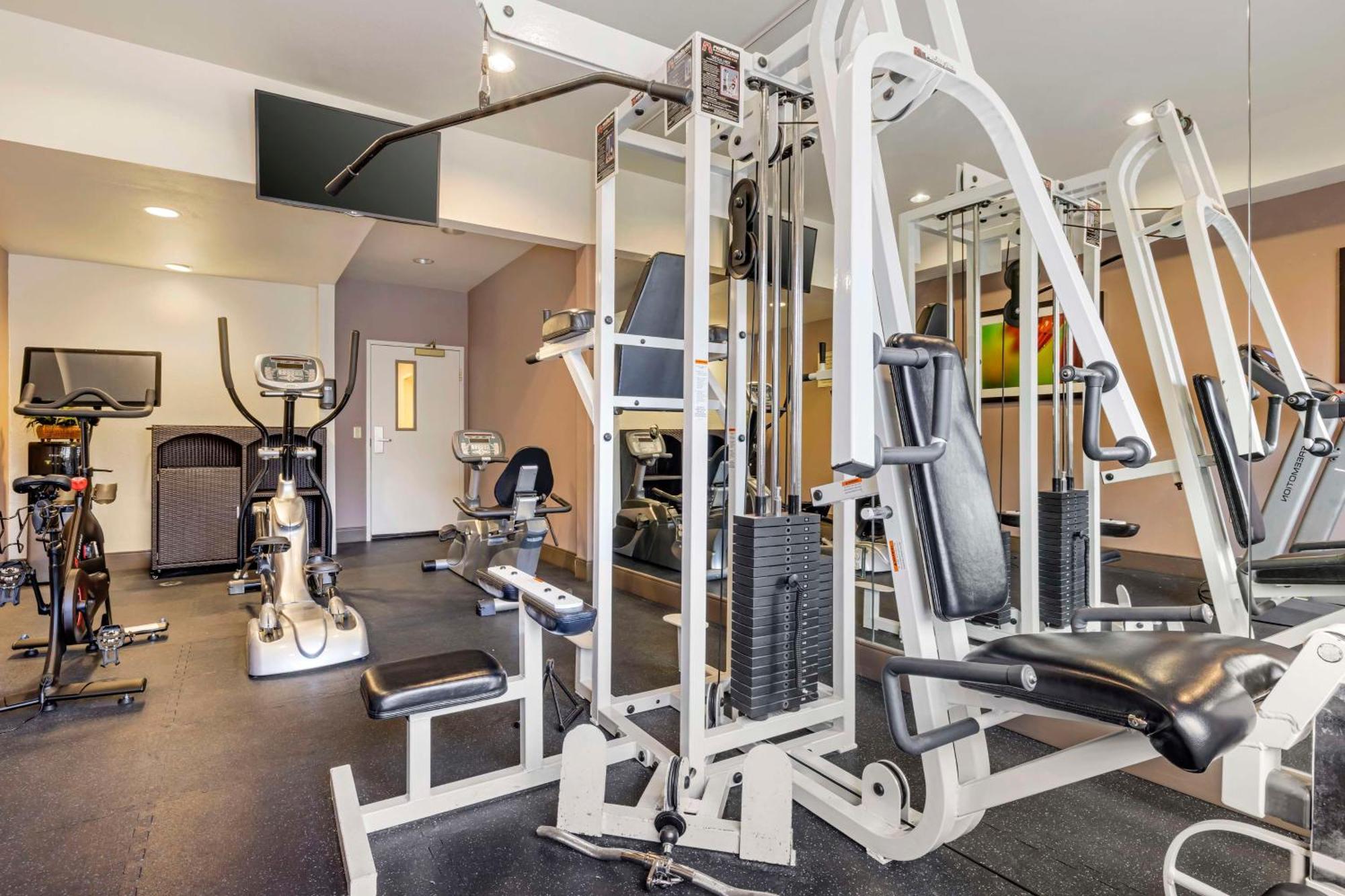 Best Western Plus Lake Elsinore Inn & Suites Buitenkant foto