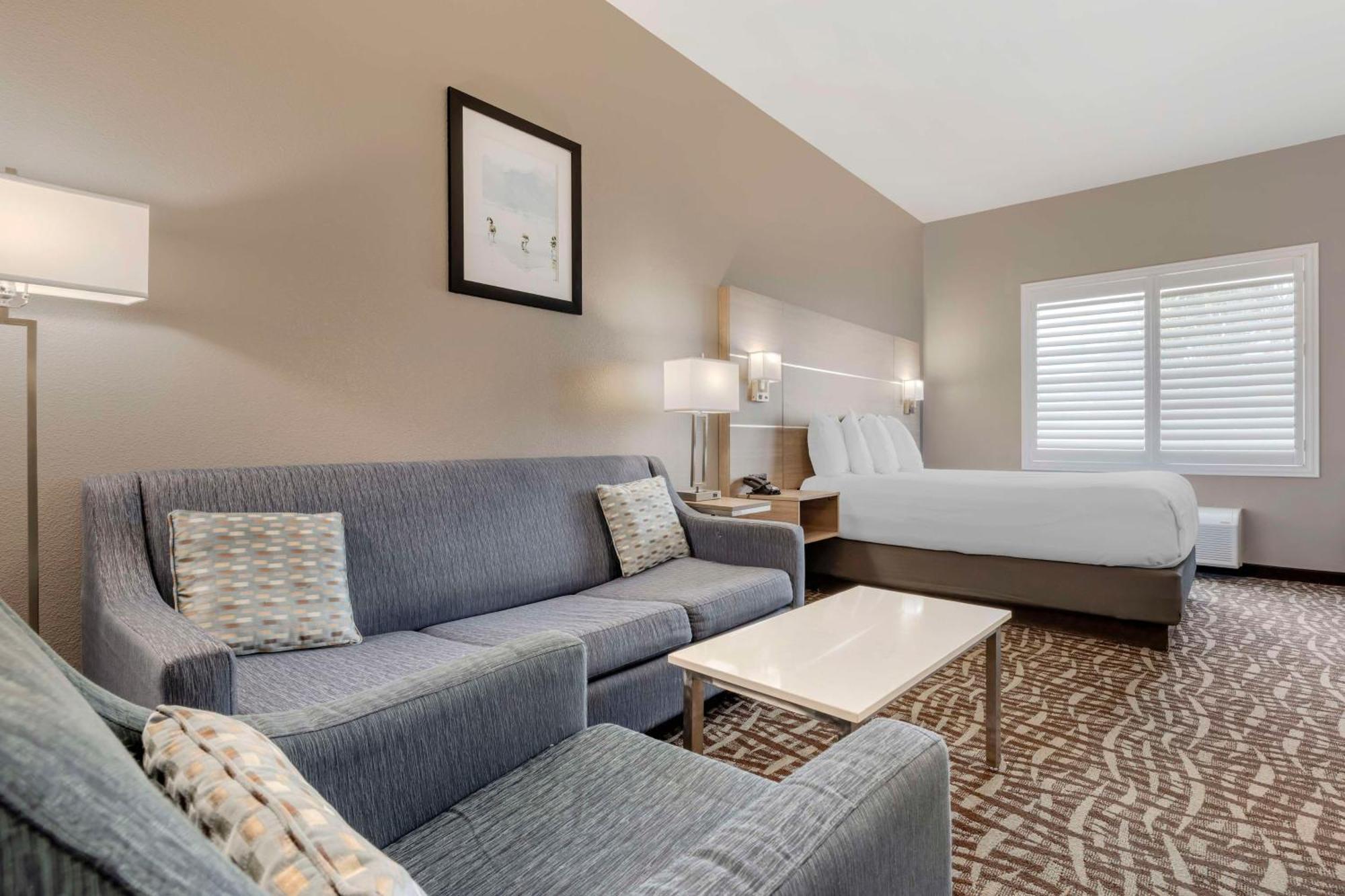 Best Western Plus Lake Elsinore Inn & Suites Buitenkant foto
