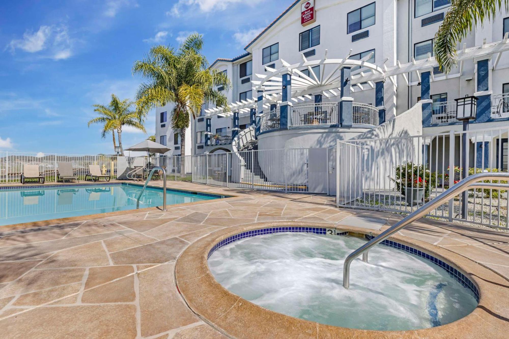 Best Western Plus Lake Elsinore Inn & Suites Buitenkant foto