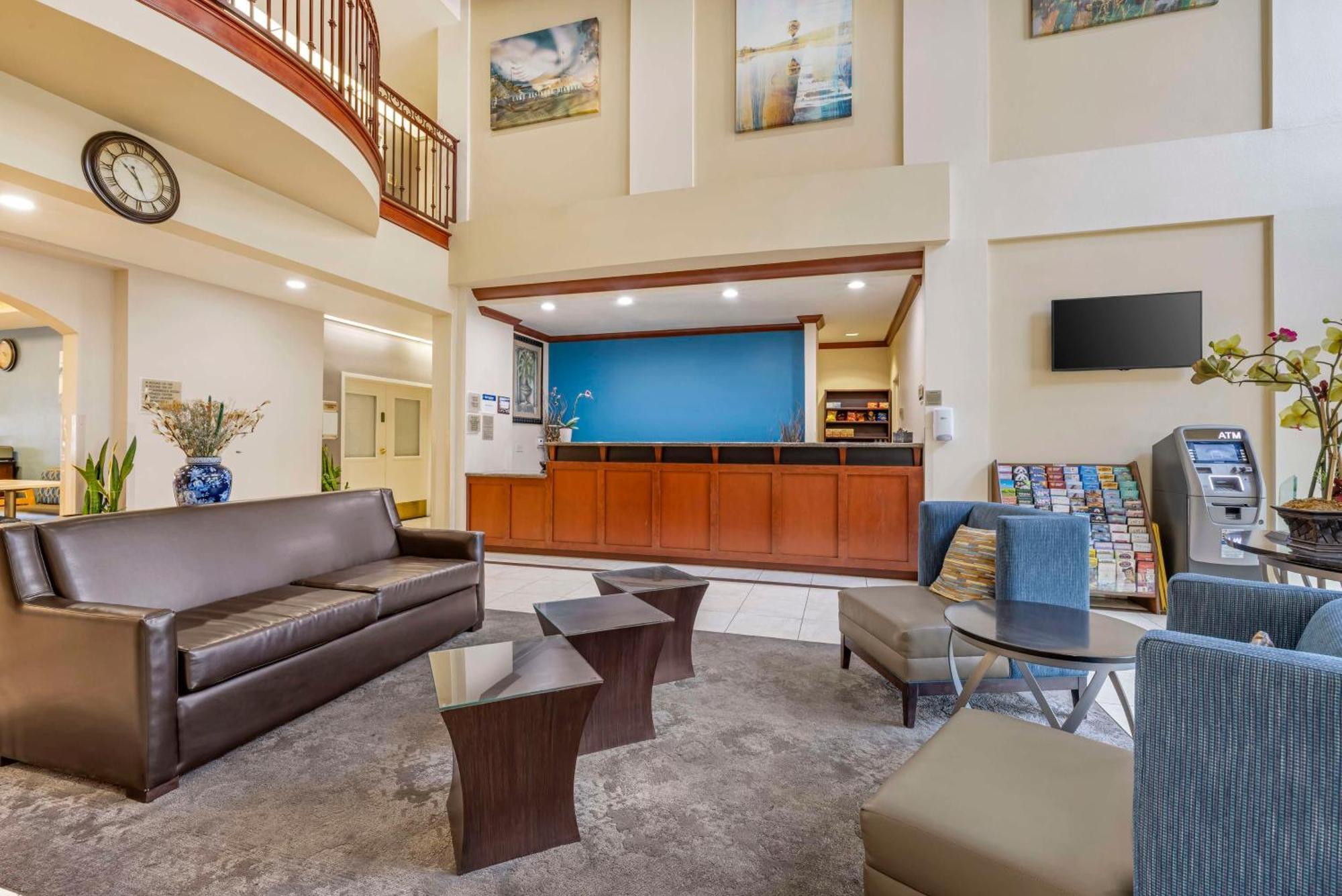 Best Western Plus Lake Elsinore Inn & Suites Buitenkant foto