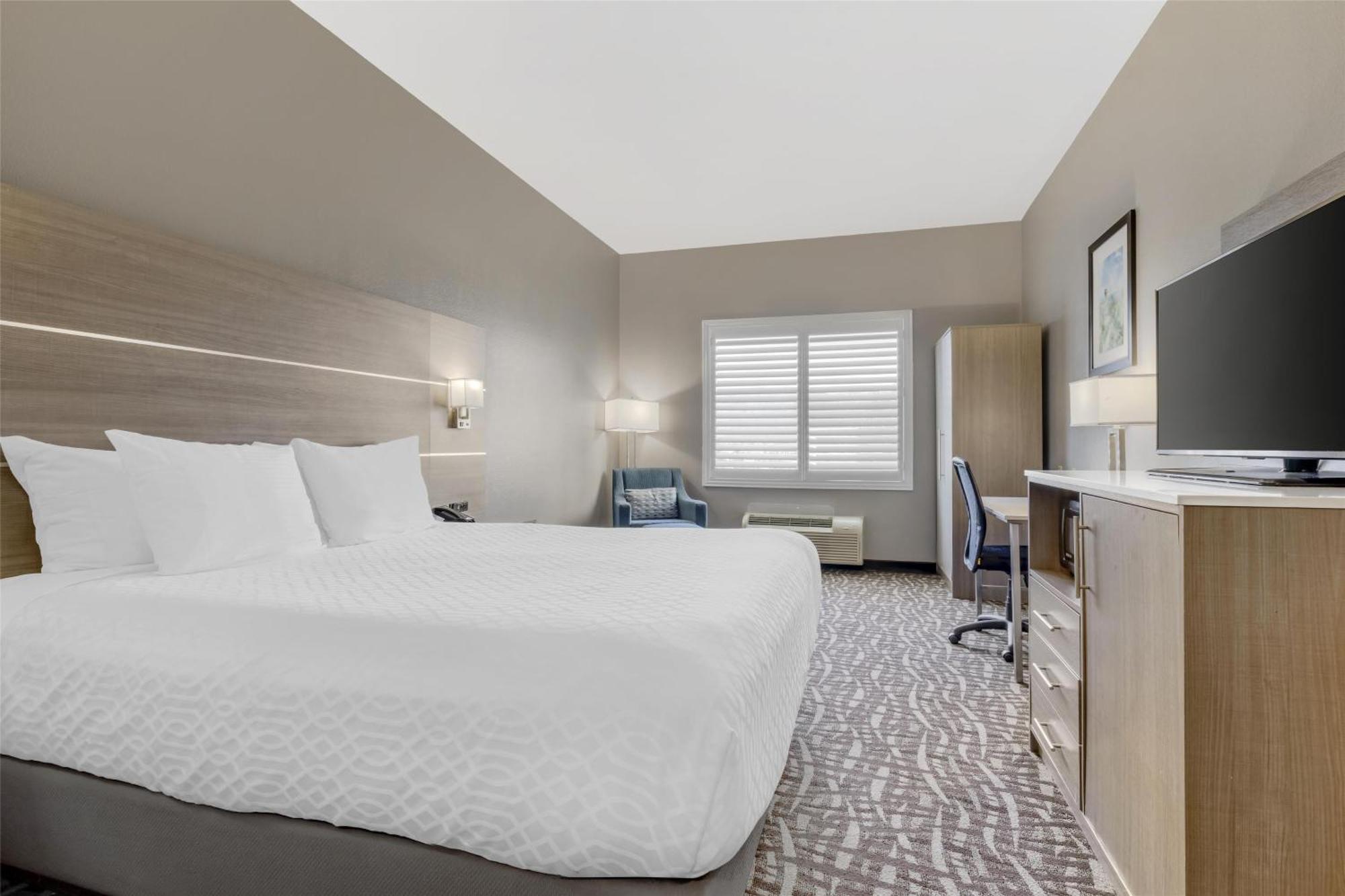 Best Western Plus Lake Elsinore Inn & Suites Buitenkant foto