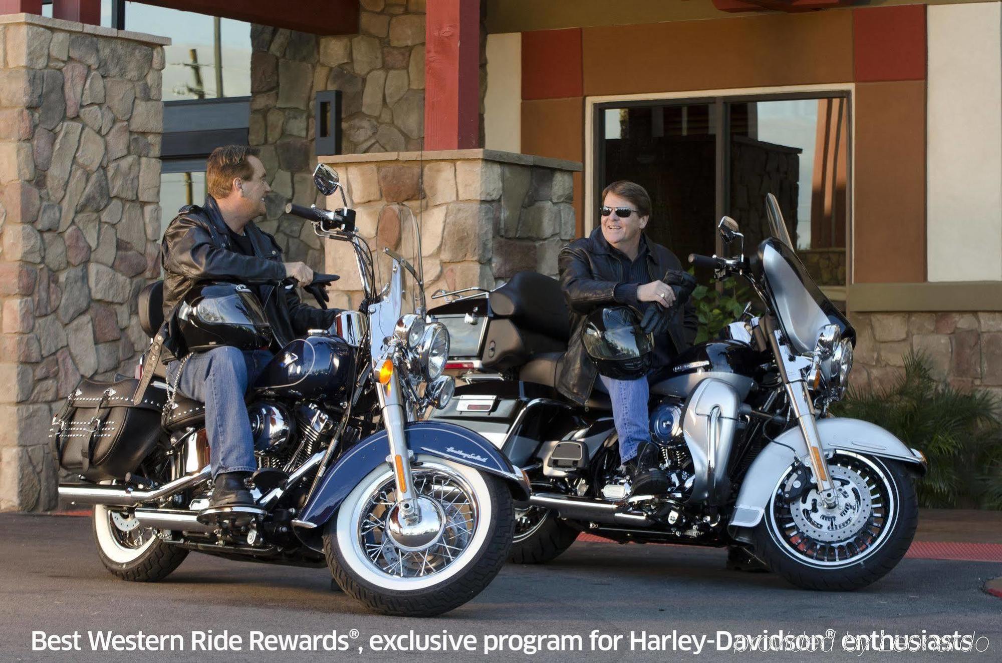Best Western Plus Lake Elsinore Inn & Suites Buitenkant foto