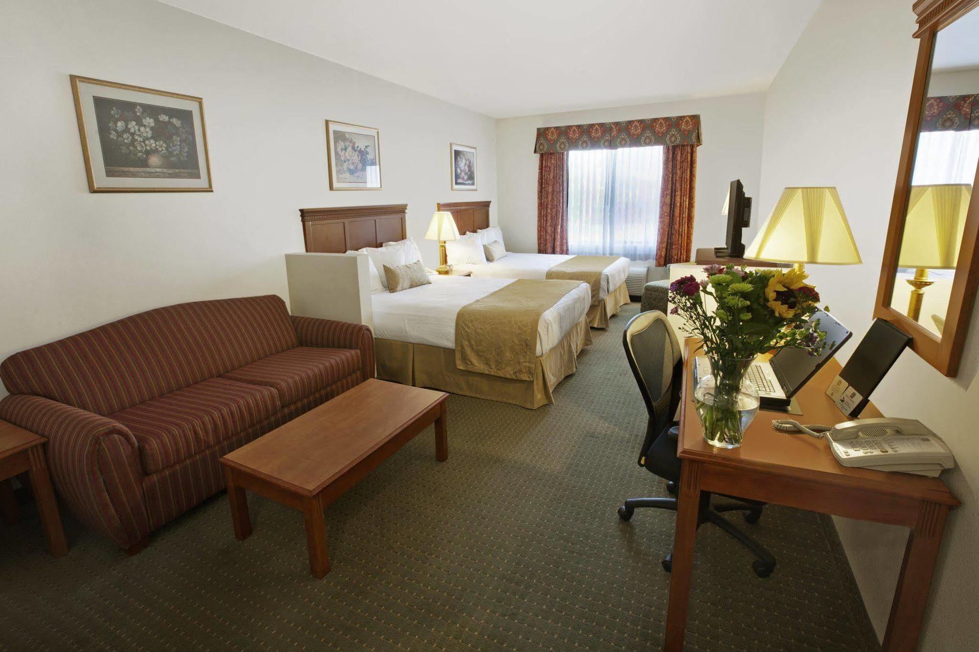 Best Western Plus Lake Elsinore Inn & Suites Buitenkant foto