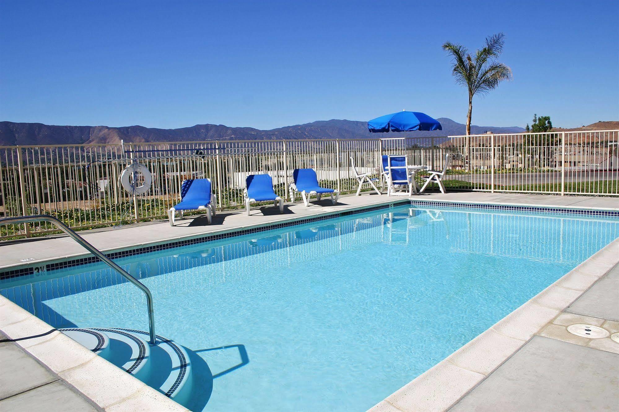 Best Western Plus Lake Elsinore Inn & Suites Buitenkant foto