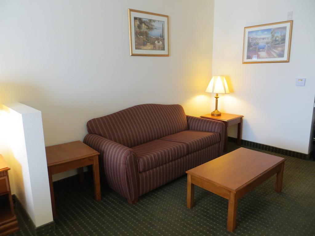 Best Western Plus Lake Elsinore Inn & Suites Buitenkant foto