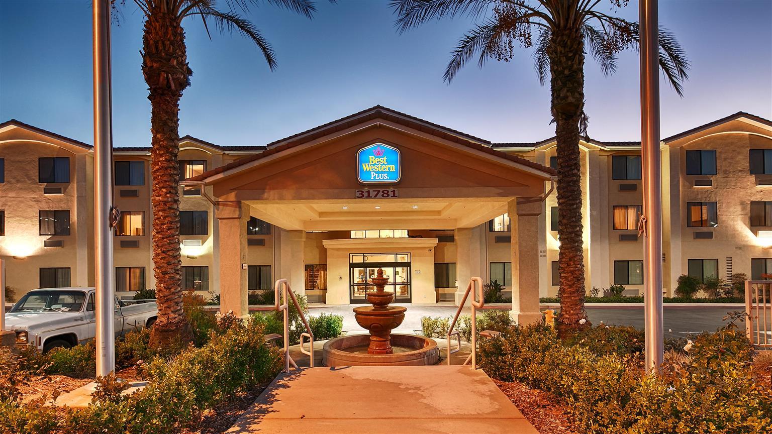 Best Western Plus Lake Elsinore Inn & Suites Buitenkant foto