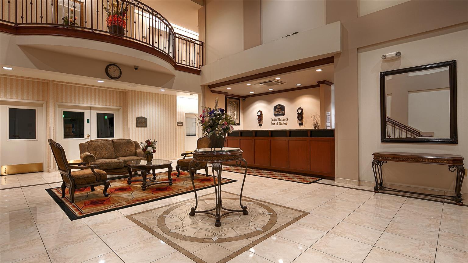 Best Western Plus Lake Elsinore Inn & Suites Buitenkant foto