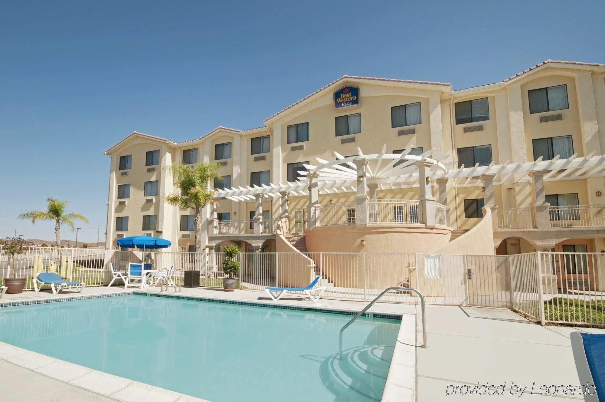 Best Western Plus Lake Elsinore Inn & Suites Buitenkant foto