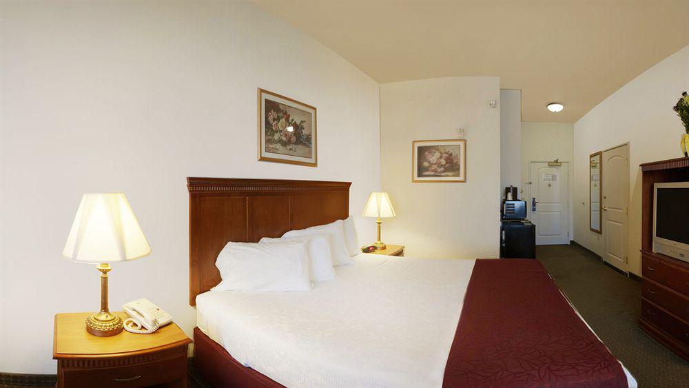 Best Western Plus Lake Elsinore Inn & Suites Buitenkant foto
